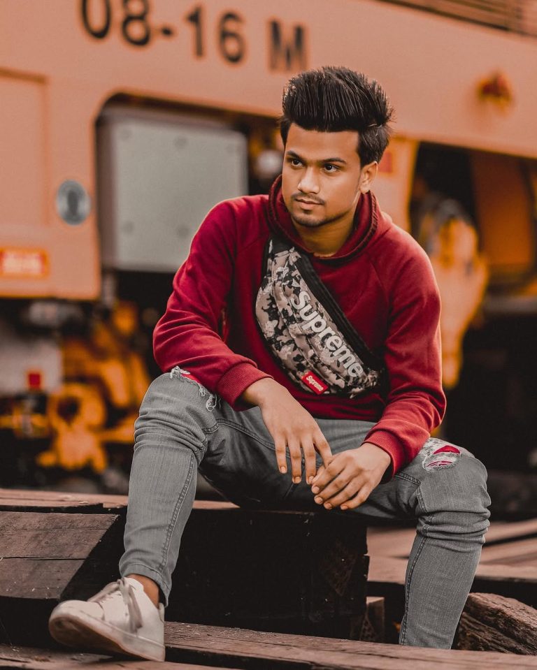 CALM OVER CHAOS!..............................TAGS - #ootd #potd #railwaystation #ukstyleblogger #ukblogger #outfitinspiration #blogger #sylhety #sylhetgram #banglagram #alikramnoyon #bloggersofinstagram #bangladesh